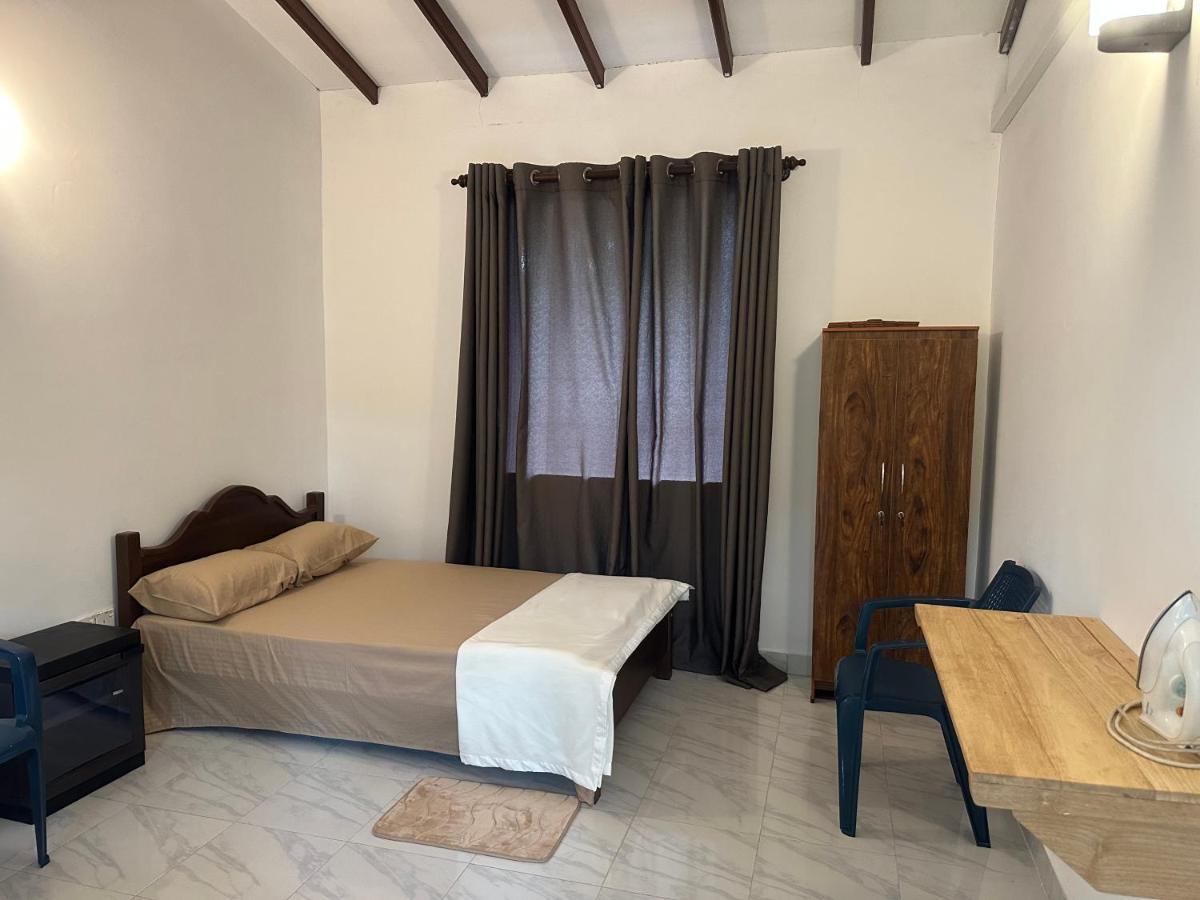 Mango Tree Budget Home Stay Homagama Esterno foto